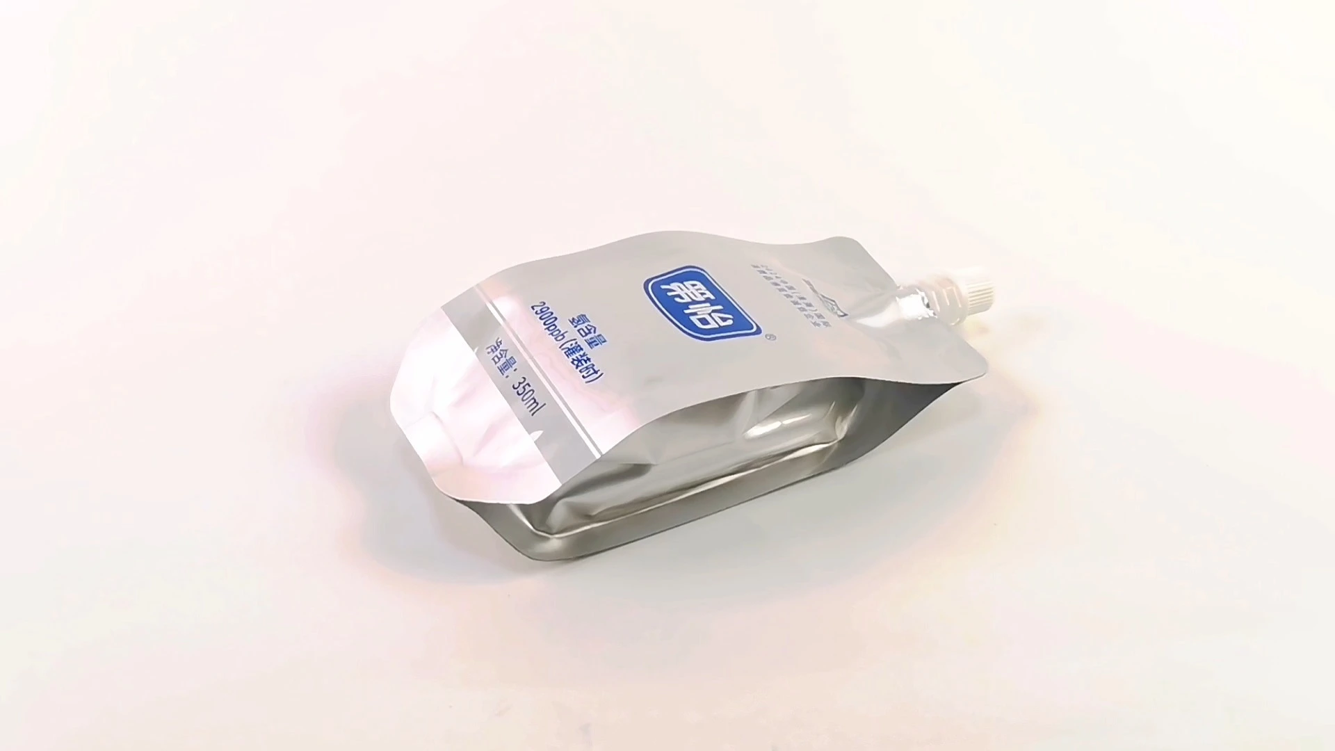 Supply custom juice shampoo spray pouches with OEM/ODM logo printed on the liquid packaging plastic bag with a spray nozzle. 1