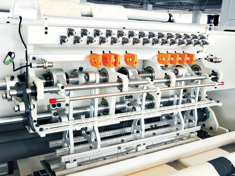 KH-MK550 High-Speed Tape Edge Pattern Quilting Machine 3