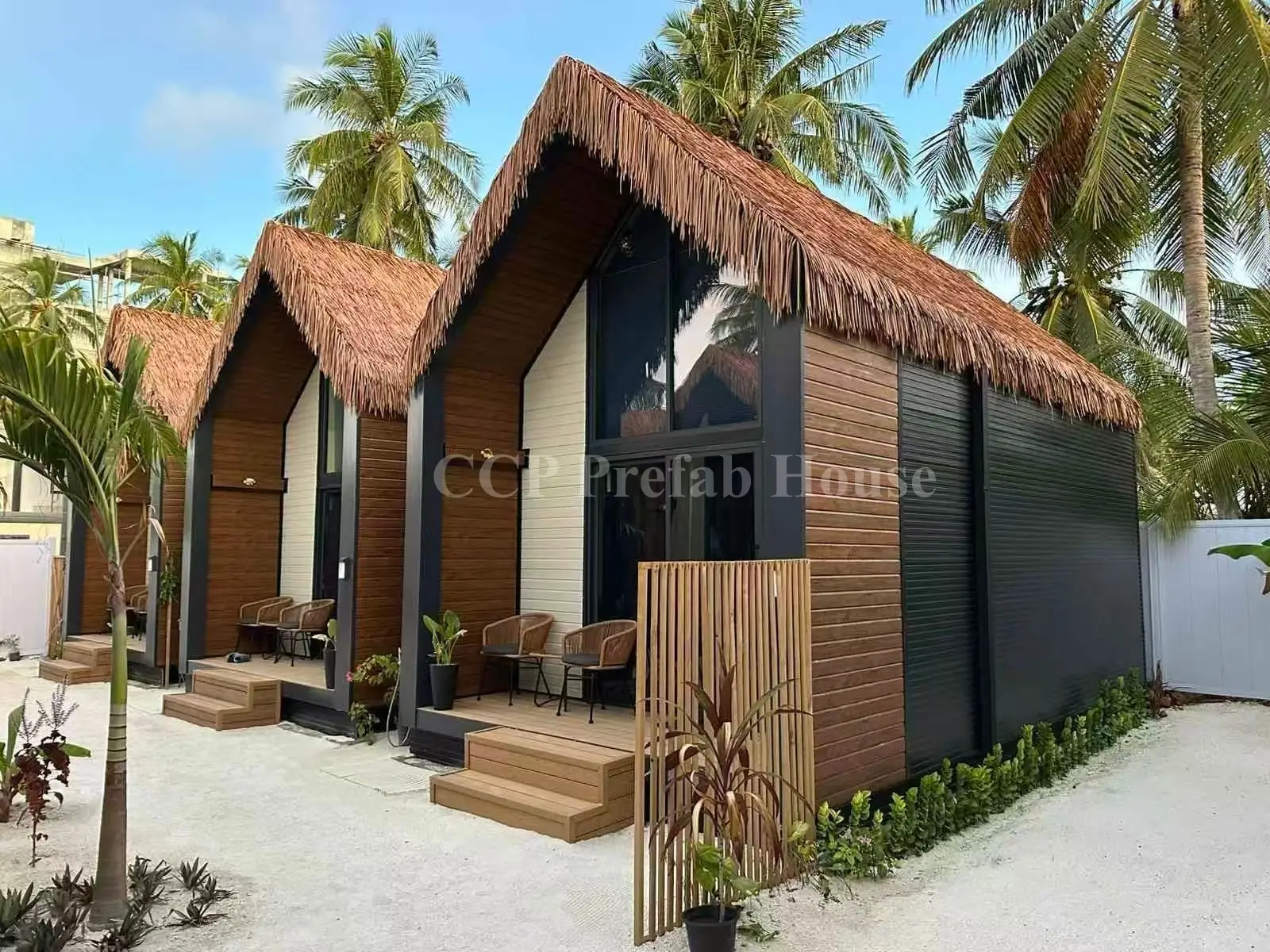Detachable container beach house with gable roof- Beach hotel cabin 1