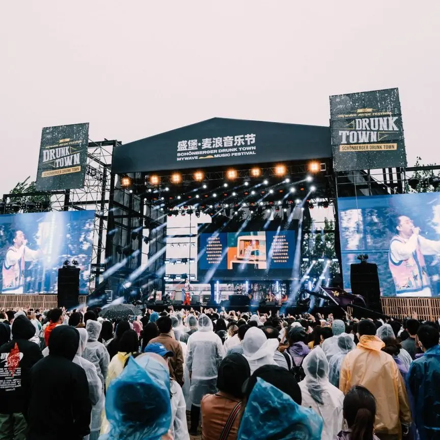 Giant Led Screen Rental with Custom Services 7