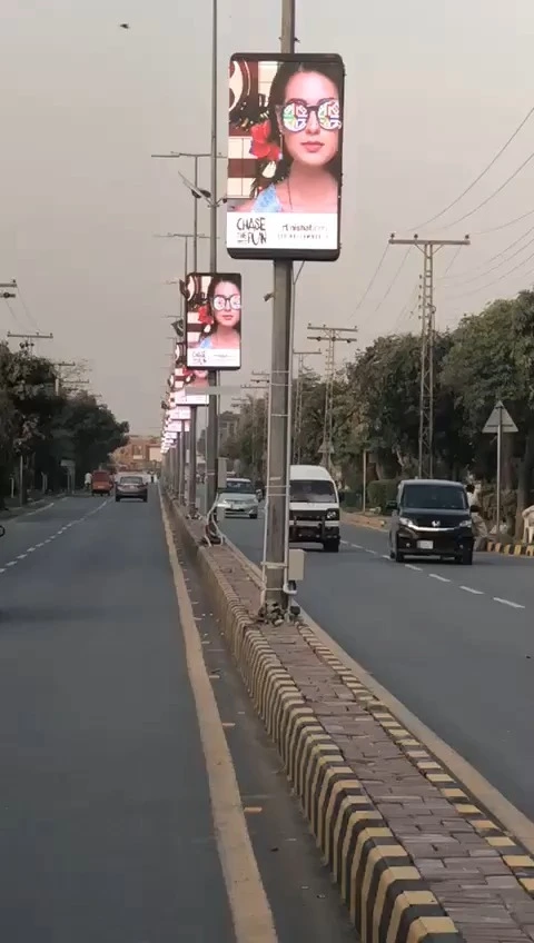 LIONLED LIght Pole LED Display High Resolution P5 For Commercial Block Advertising 1