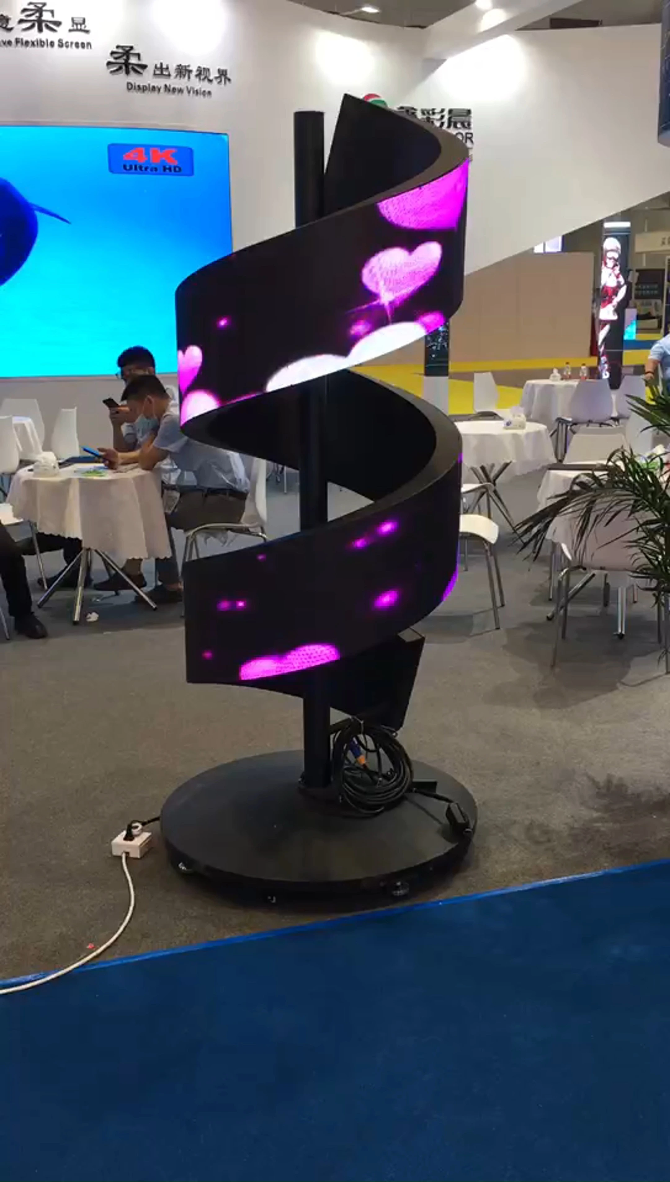LIONLED Flexible LED Display Sleek Design P1.86 For Subway Station Advertising 1