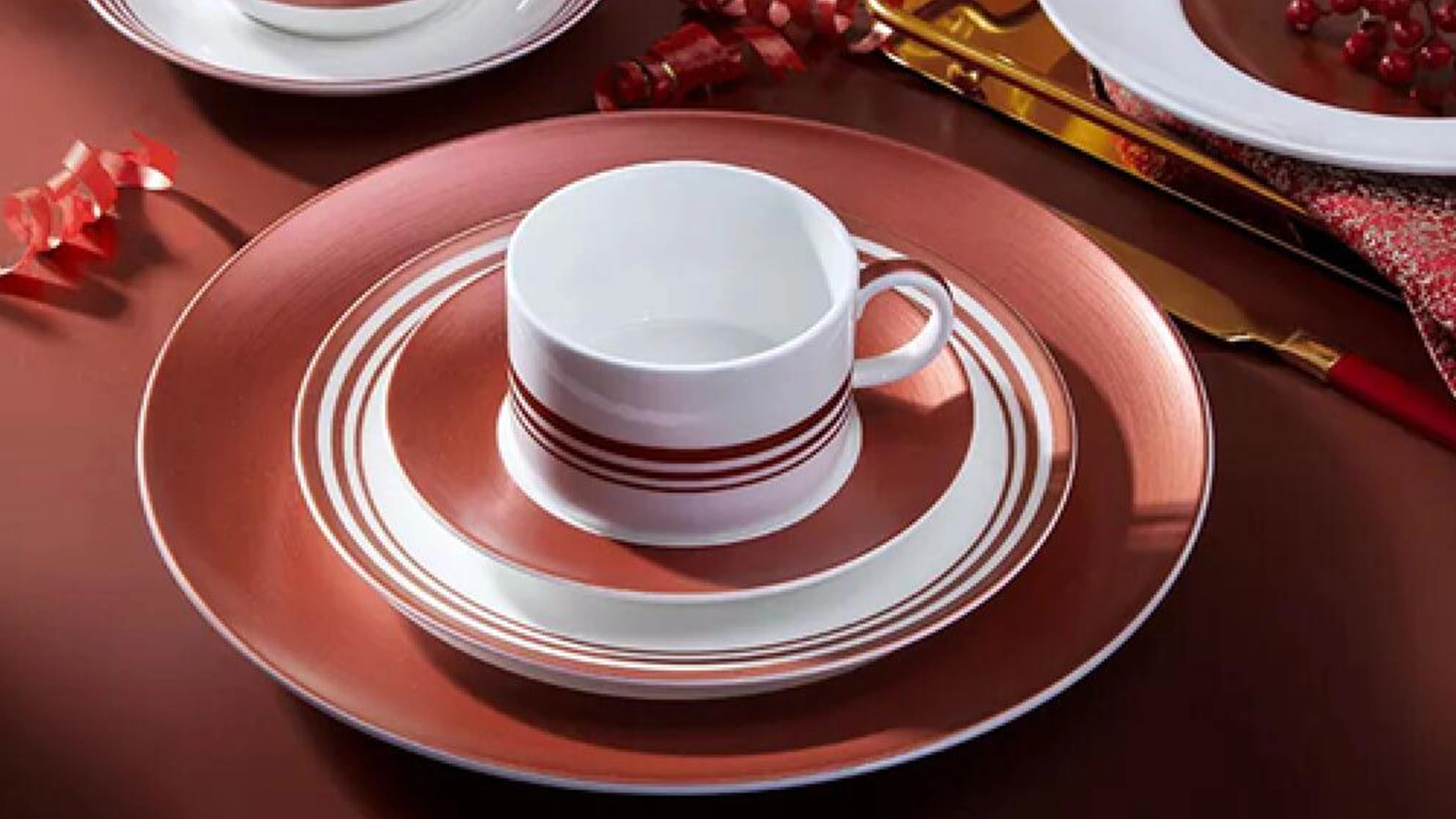 Professional Ceramic Manufacturer Durable Yayu 9 Inch Red Bone China Western Soup Pasta Bowls French Cuisine Ceramic 1