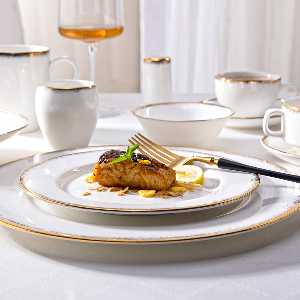 Mano pentrita reĝa vespermanĝo grado porcelano starigas kvadratan rondan rektangulan ĉapelon teleroj taso ora borda blanka ceramiko 11