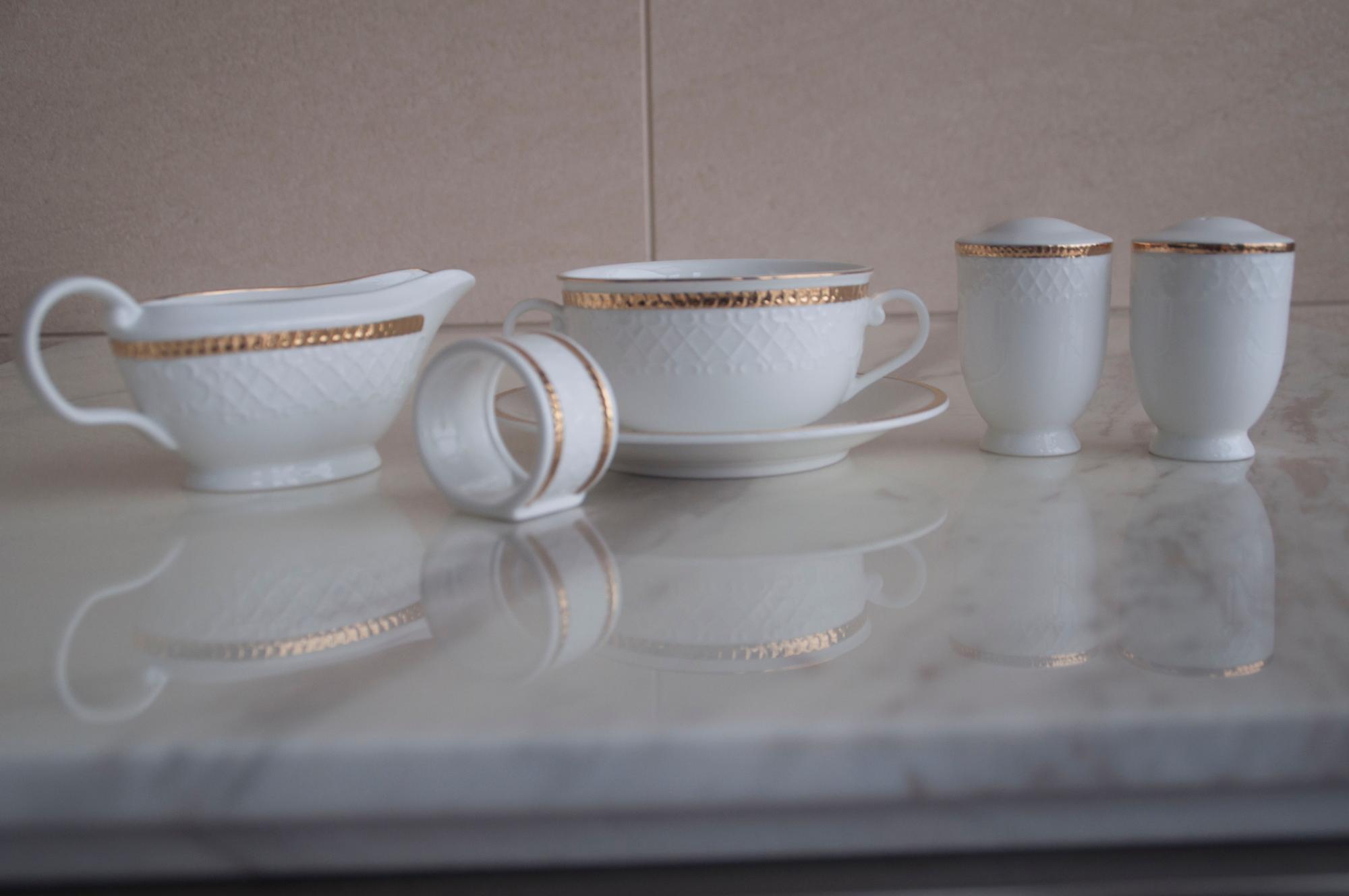 Ora Rim Vespermanĝa Plato Plej Lasta Dezajno Nova Bone Ĉina Vespermanĝo Aro Por Geedziĝo 17