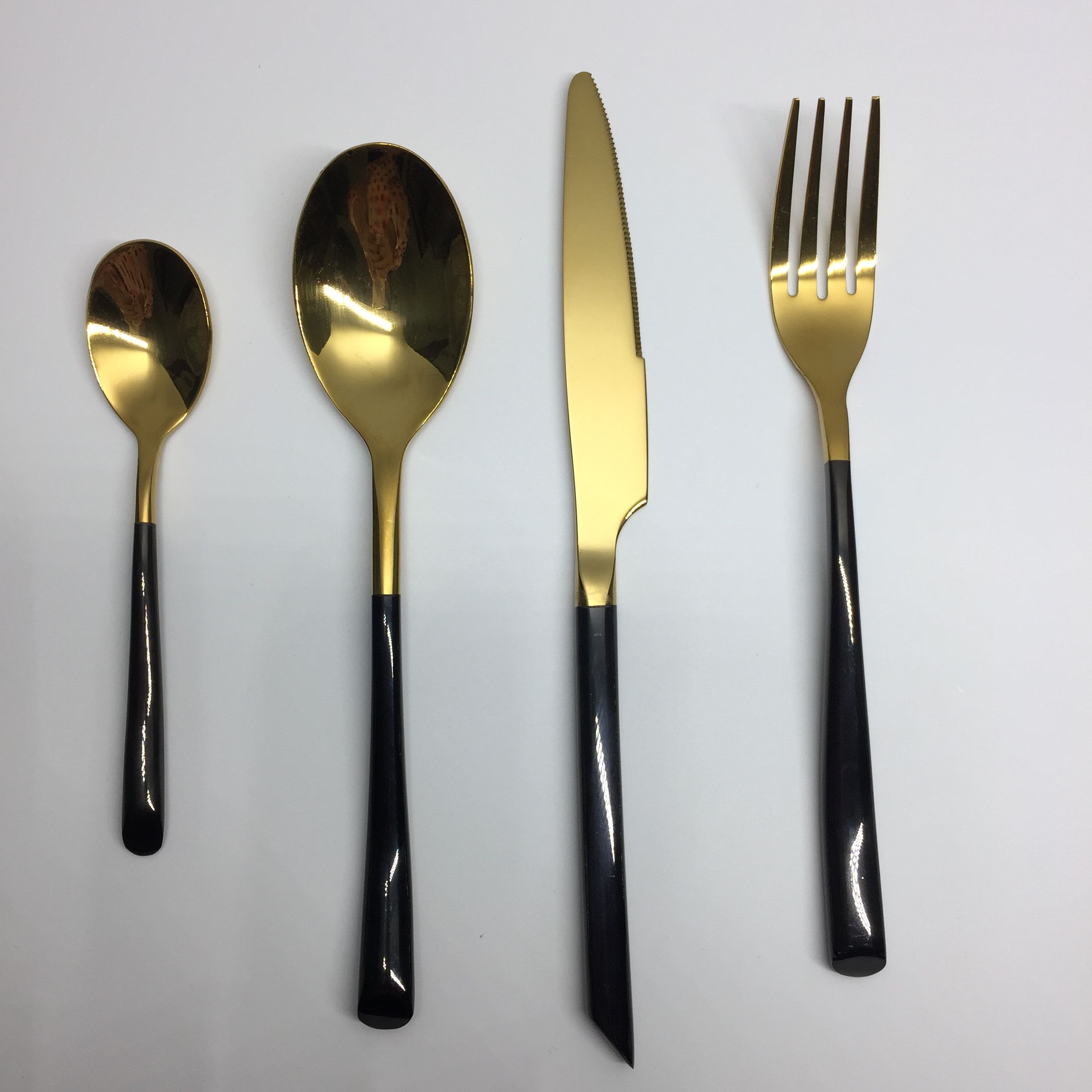 2019 Nova Alveno Nigra kaj Blanka Ceramika Vespermanĝa Aro kun Ora Tranĉilo Fiksita Pizza Tranĉilo Restoracio Steak Plate 22