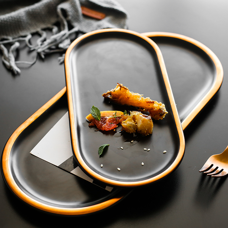 2019 Nova Alveno Nigra kaj Blanka Ceramika Vespermanĝa Aro kun Ora Tranĉilo Fiksita Pizza Tranĉilo Restoracio Steak Plate 24