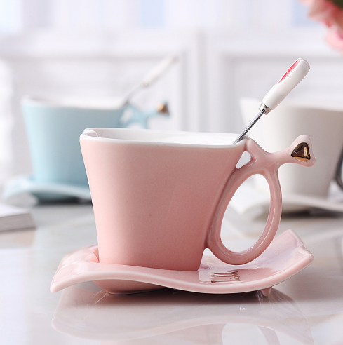 EBay Amazon Varma Vendu Kora Formo Kolora Kafo -Teo -Pokalo kaj Saŭco Aro kun Kulero -Porcelana Kafo -Pokalo kaj Mug 15