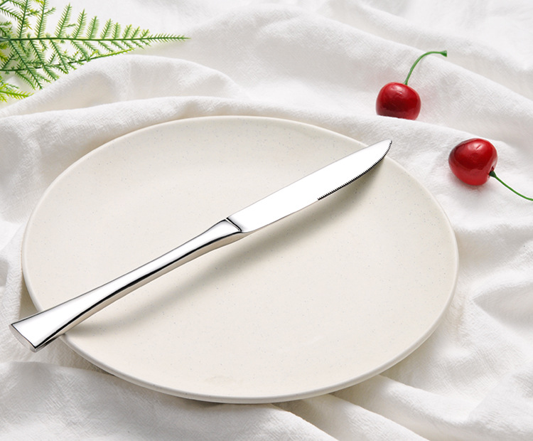 Restoracia Ornamado Ĉefa Vespermanĝa Tranĉilo -Kulero Reĝa Neoksidebla Ŝtala Tutlero 18