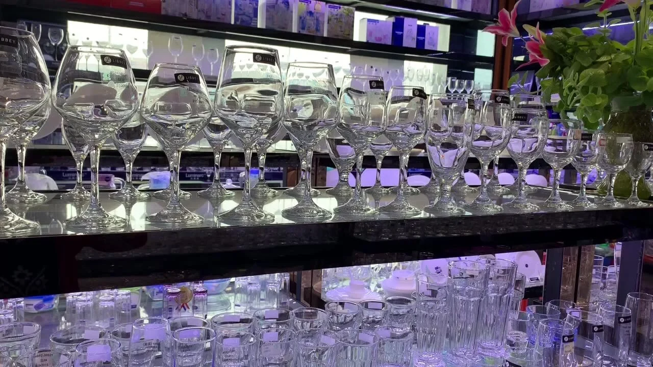 Svatební akce Guangzhou Catering Cocktail Glass Cocktail Cup Conduxated Glassware Manufaturer Mini Martini Glass 1