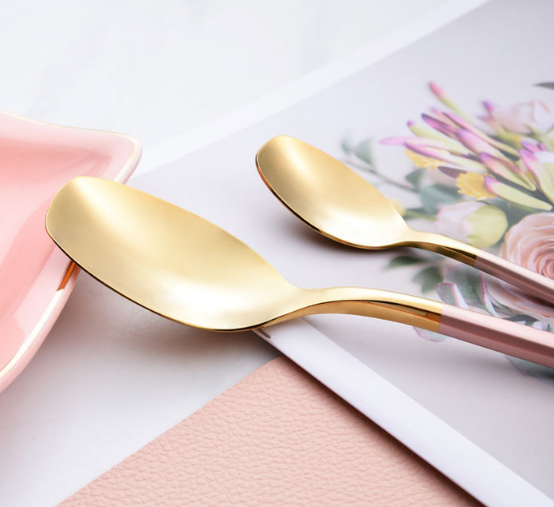 Ora neoksidebla ŝtala bifsteko, forko kaj kulero de 4 pecoj 10