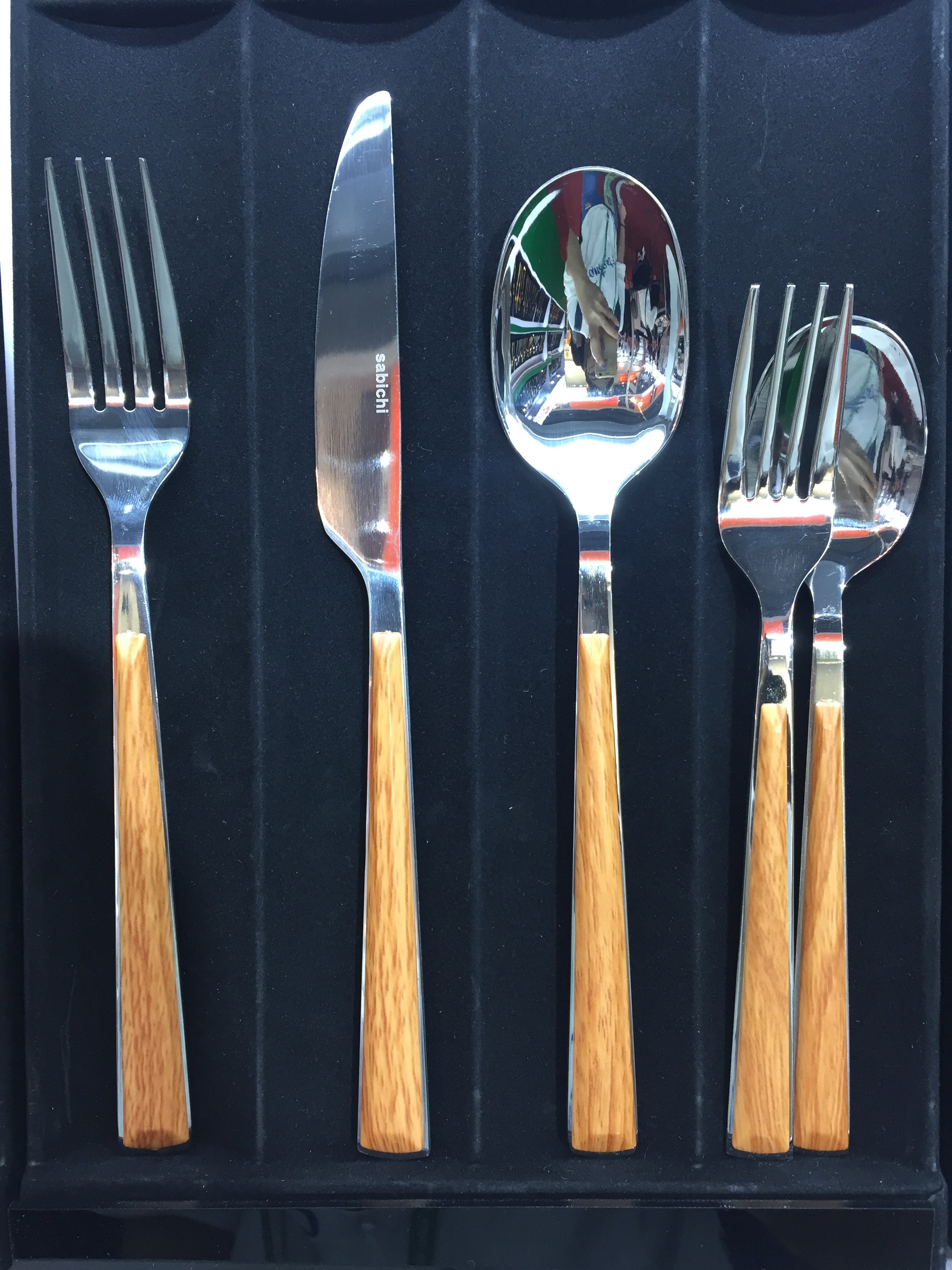 Chinabrett - geedziĝo platware vespermanĝa forko tranĉilo kulero ora arĝenta tuko kun blanka tenilo neoksidebla ŝtala ora tuko 14