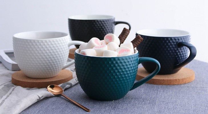 Krea porcelana taso kun korkkuseneto 16