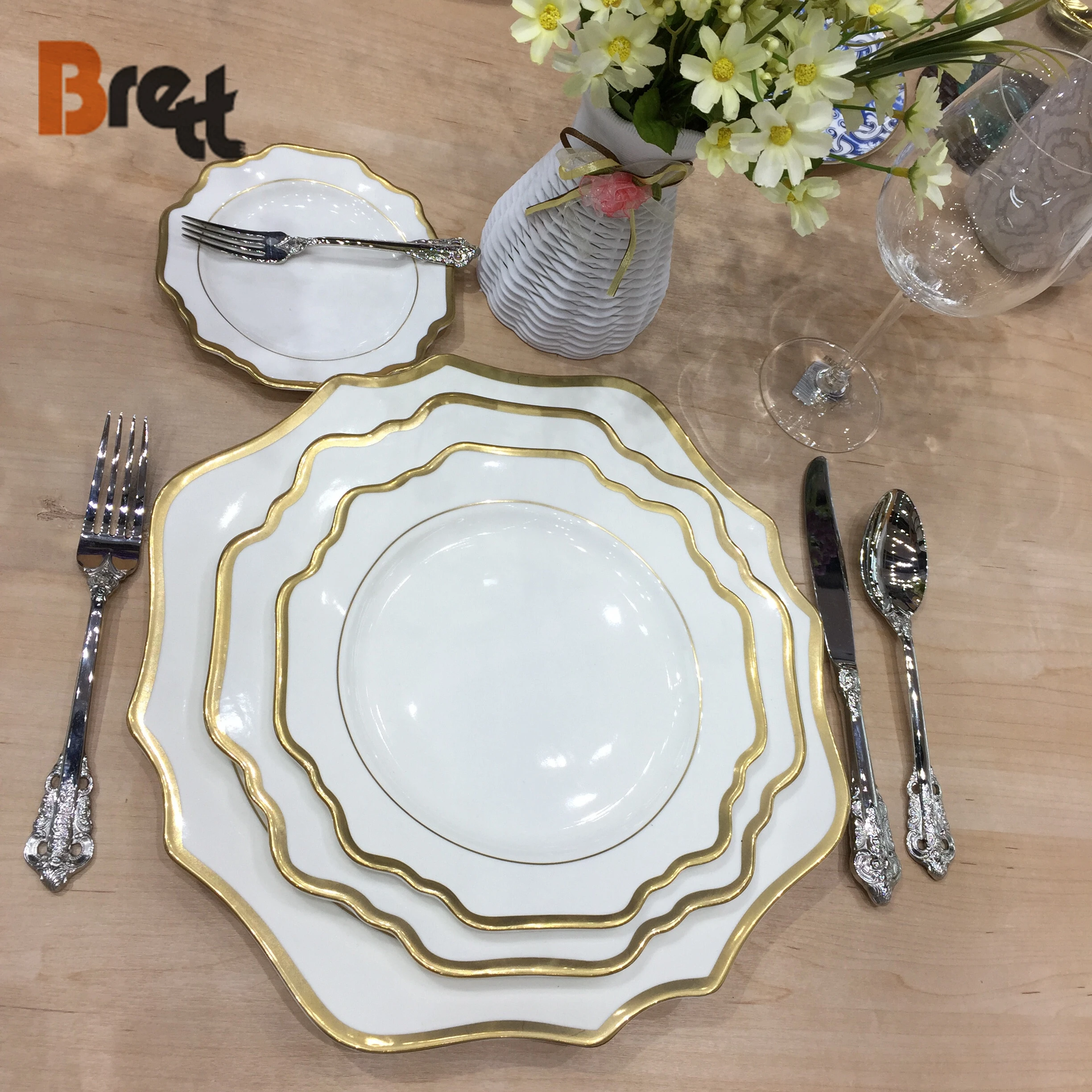 Chinabrett -Royal Bone Chinaディナーウェアセット、豪華なデザイン食器バルクチャイナ2021カラーテーブルウェアウェディング 1