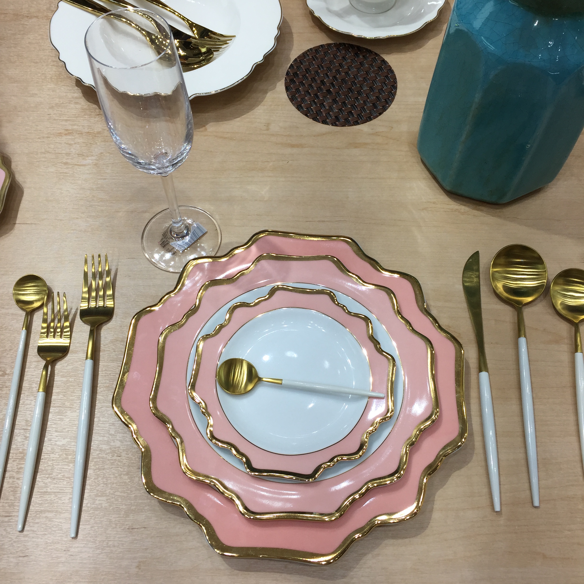 Chinabrett - Royal Bone China Vespermanĝaj Aroj, Luksa Dezajno Vespermanĝa Bulko Aĉetu De Ĉinio 2021 Kolora Tabla Geedziĝo 13