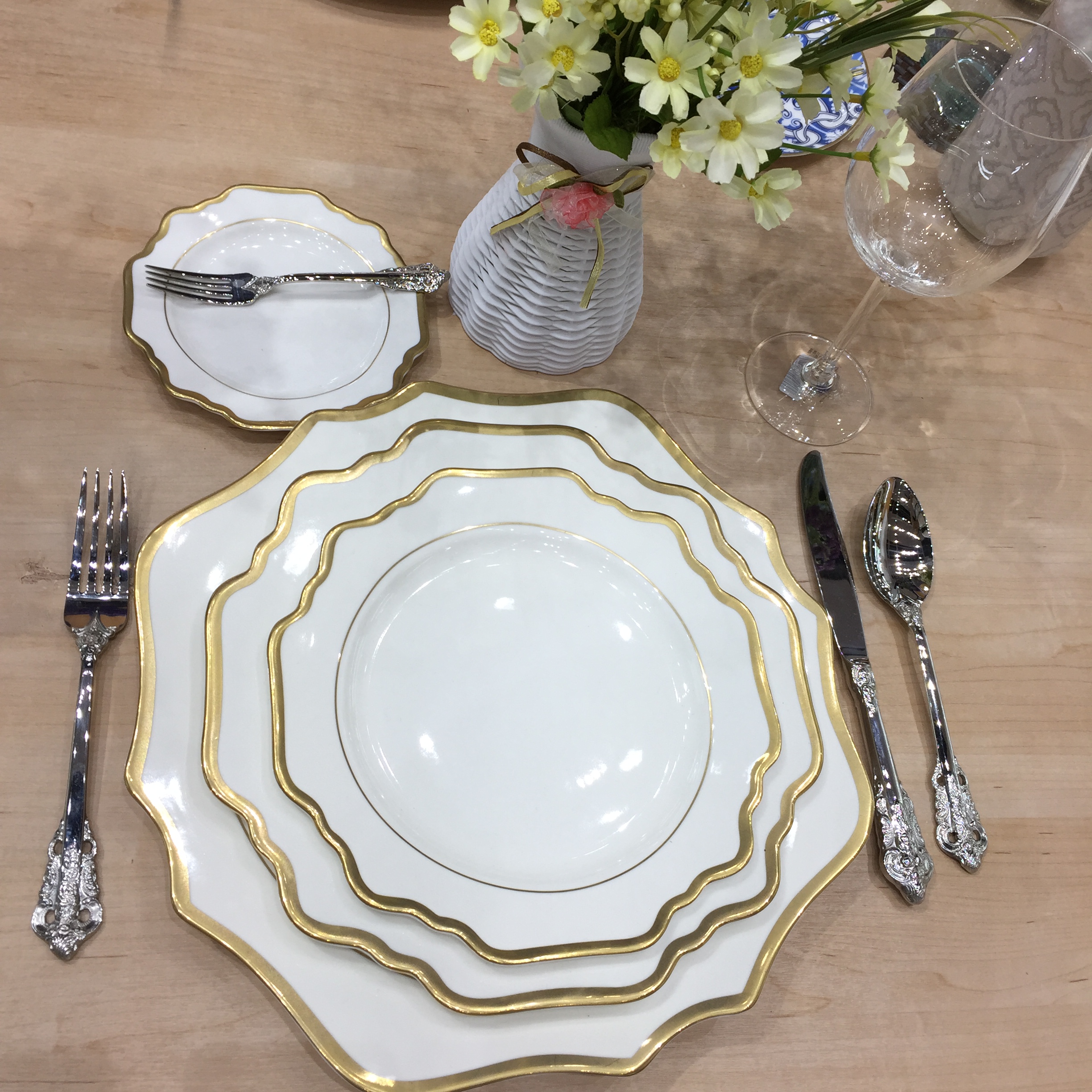 Chinabrett - Royal Bone China Vespermanĝaj Aroj, Luksa Dezajno Vespermanĝa Bulko Aĉetu De Ĉinio 2021 Kolora Tabla Geedziĝo 15