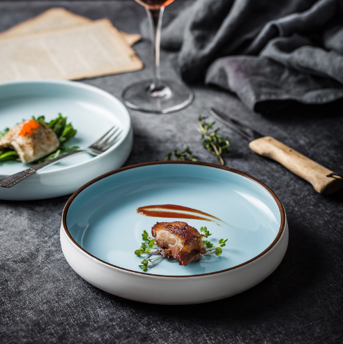 Norda ceramika tablo -ĉapelo formo Supo Plato Okcidenta Spagetoj Nigraj kaj Blankaj Platoj Kolora Porcelana Vespermanĝo 9