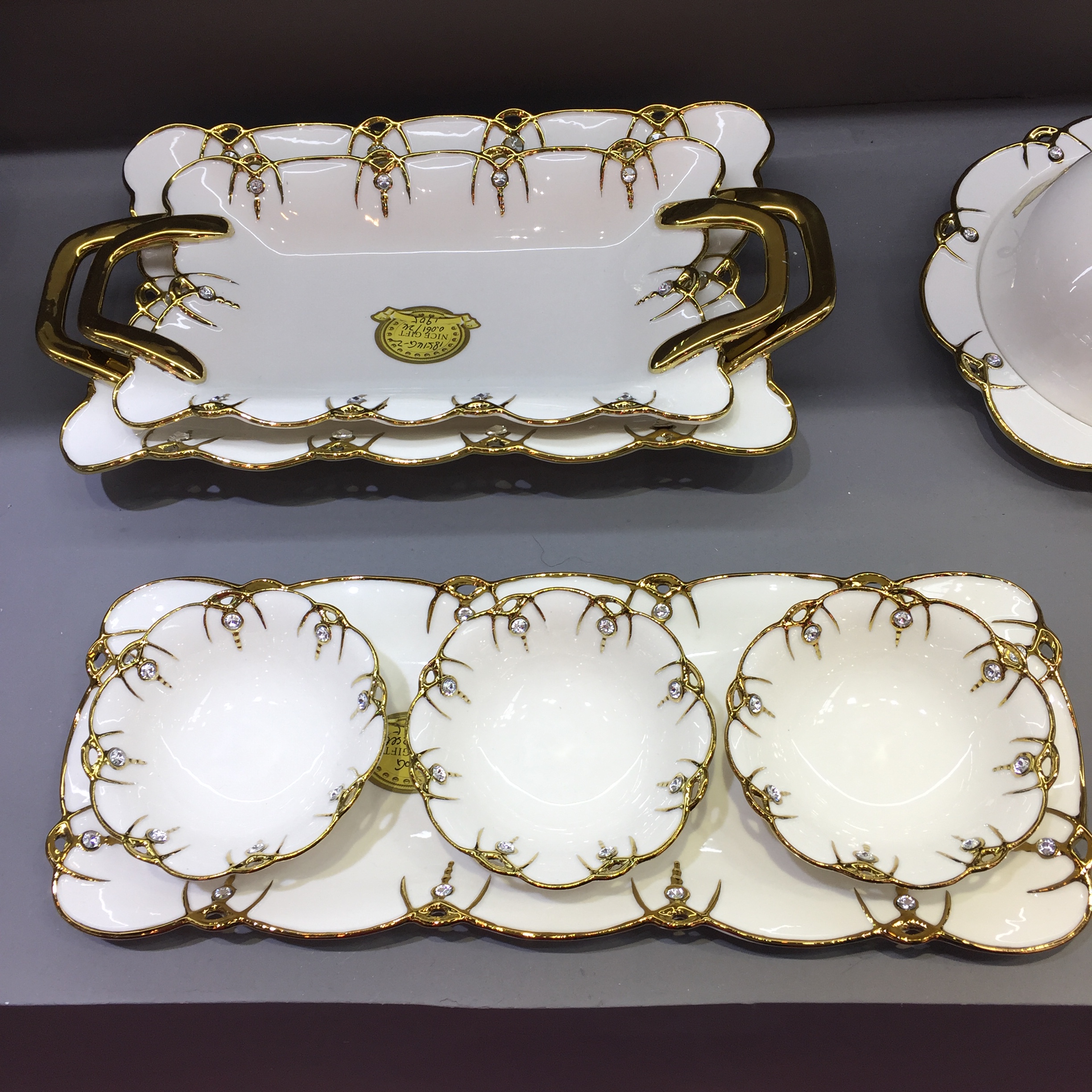 Eŭropa Stilo Nigra Ceramika Vespermanĝa Plato Ora Rim Norda Restoracio Platoj Steak Plato Blanka Porcelana Vespermanĝo 10