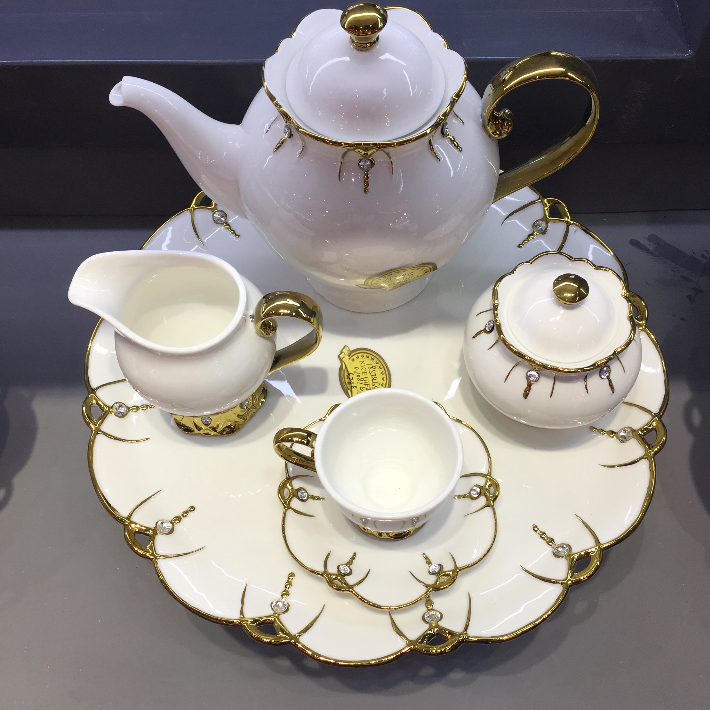 Eŭropa Stilo Nigra Ceramika Vespermanĝa Plato Ora Rim Norda Restoracio Platoj Steak Plato Blanka Porcelana Vespermanĝo 6