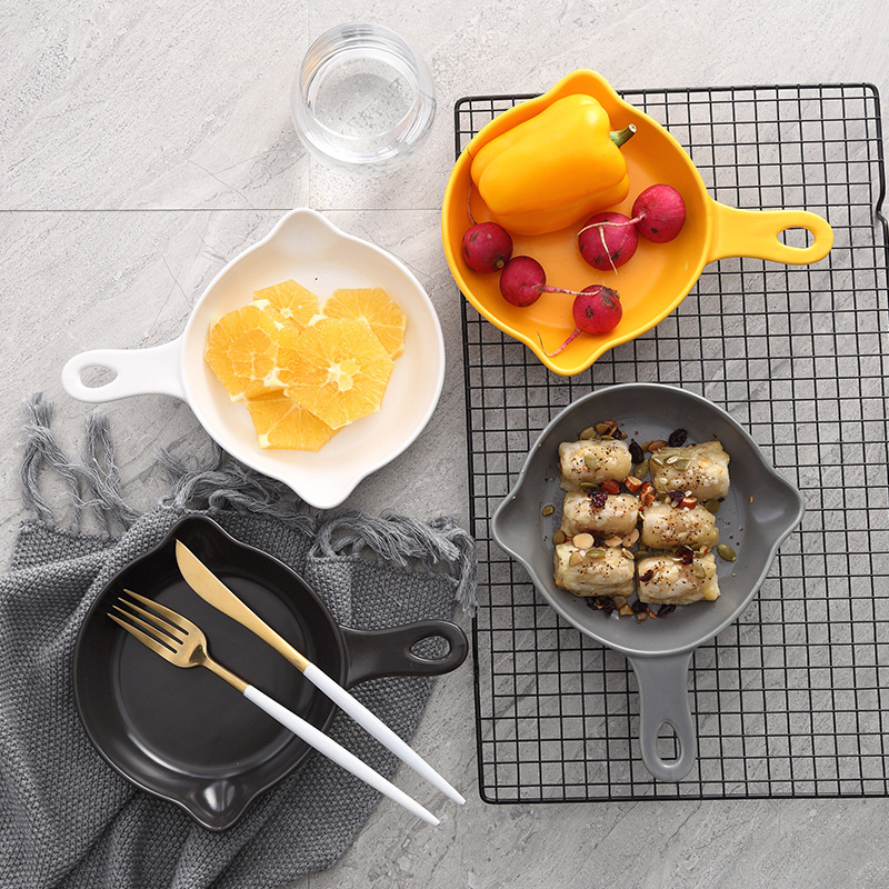 A 'reic bèic còcaireachd ceirmeag a' dol a 'falach pana bèicearachd ceirmeag 10