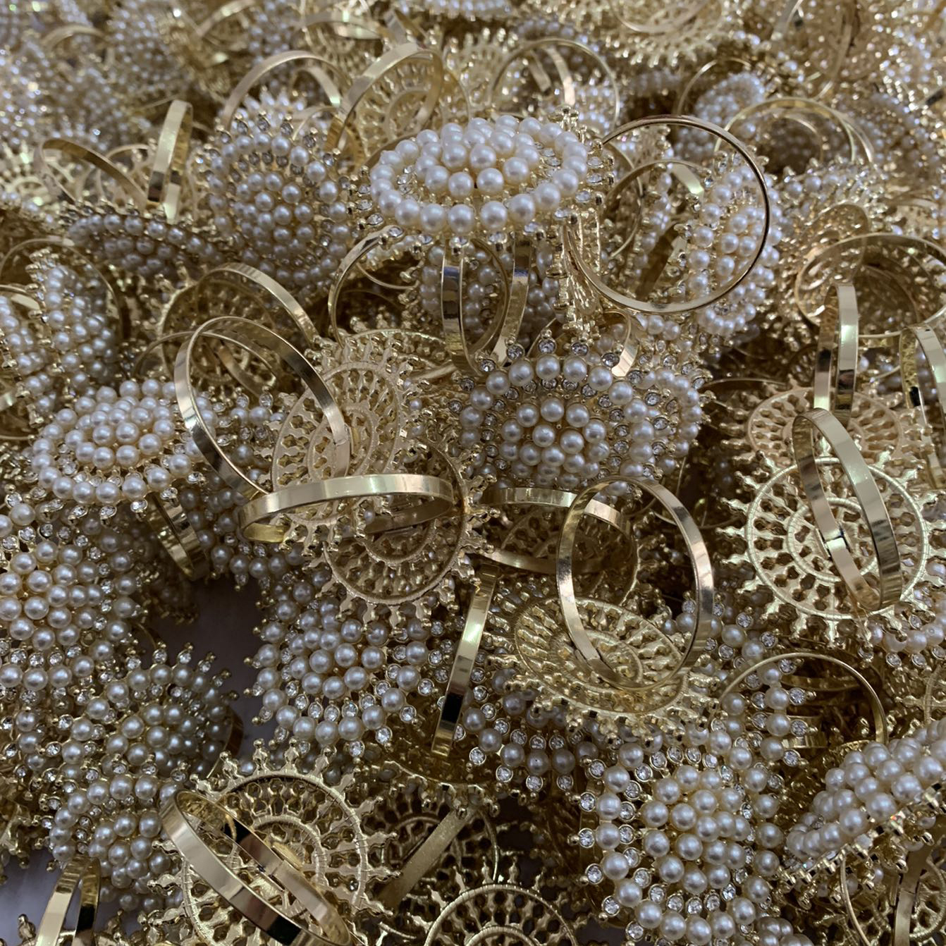 Chinabrett - Floro -Projekto Metala Ora Arĝenta Nafkin -Ringo Por Geedziĝa Ornamado Floro -Vazo Centraj 17