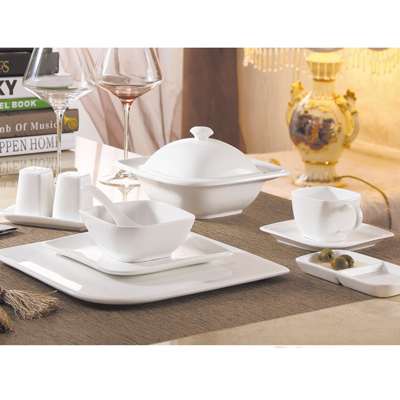 Hotelaj tabloj aranĝitaj por 5 -stelaj hotelaj geedziĝaj ŝargiloj 15