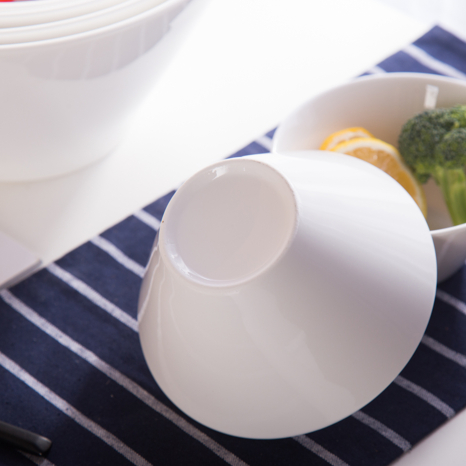 Koreanische und japanische hornförmige Keramik -Suppenschüssel Nudelschale im japanischen Stil 21