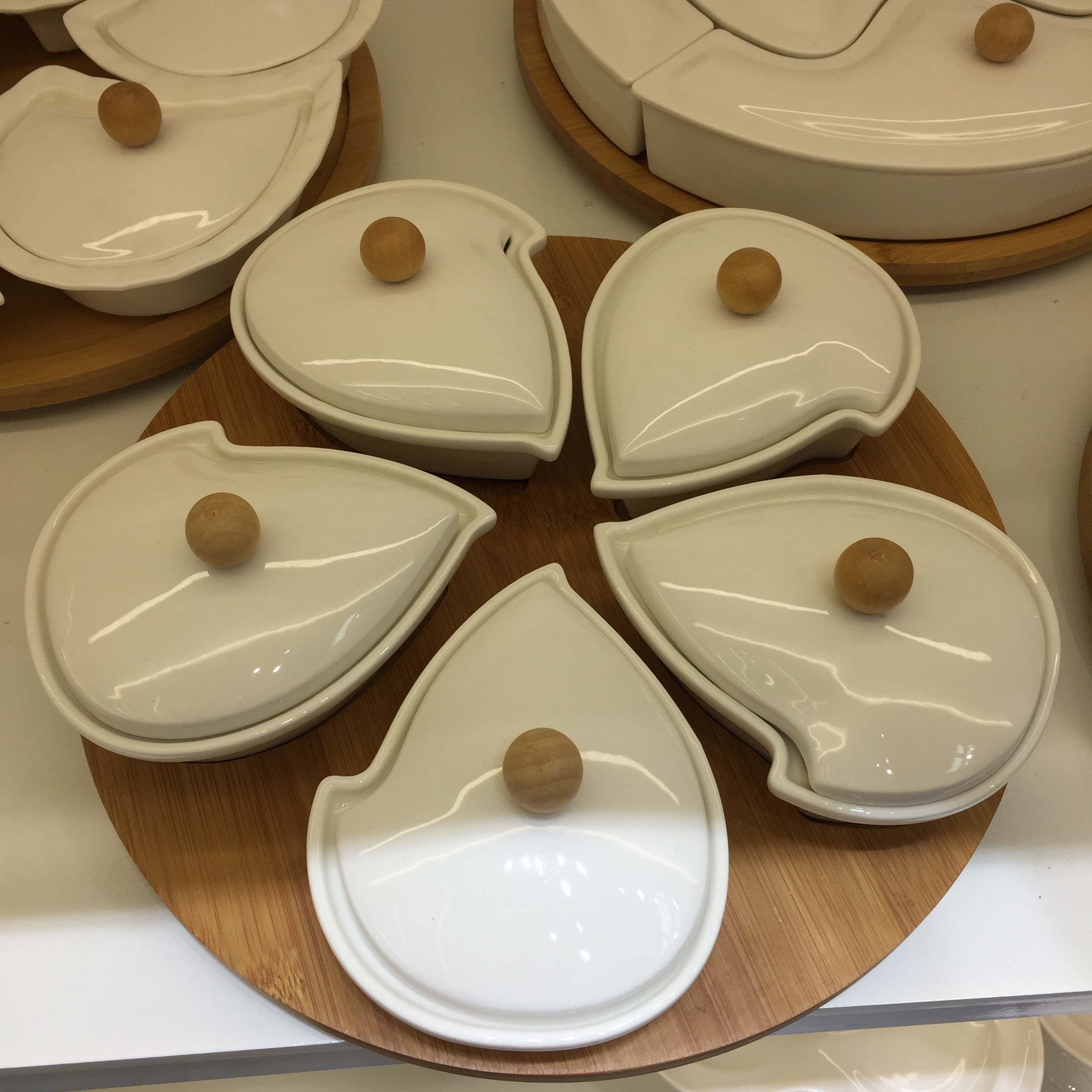 Európai stílusú fekete kerámia vacsora tányér arany perem északi éttermi tányérok steak tányér fehér porcelán étkészlet 8