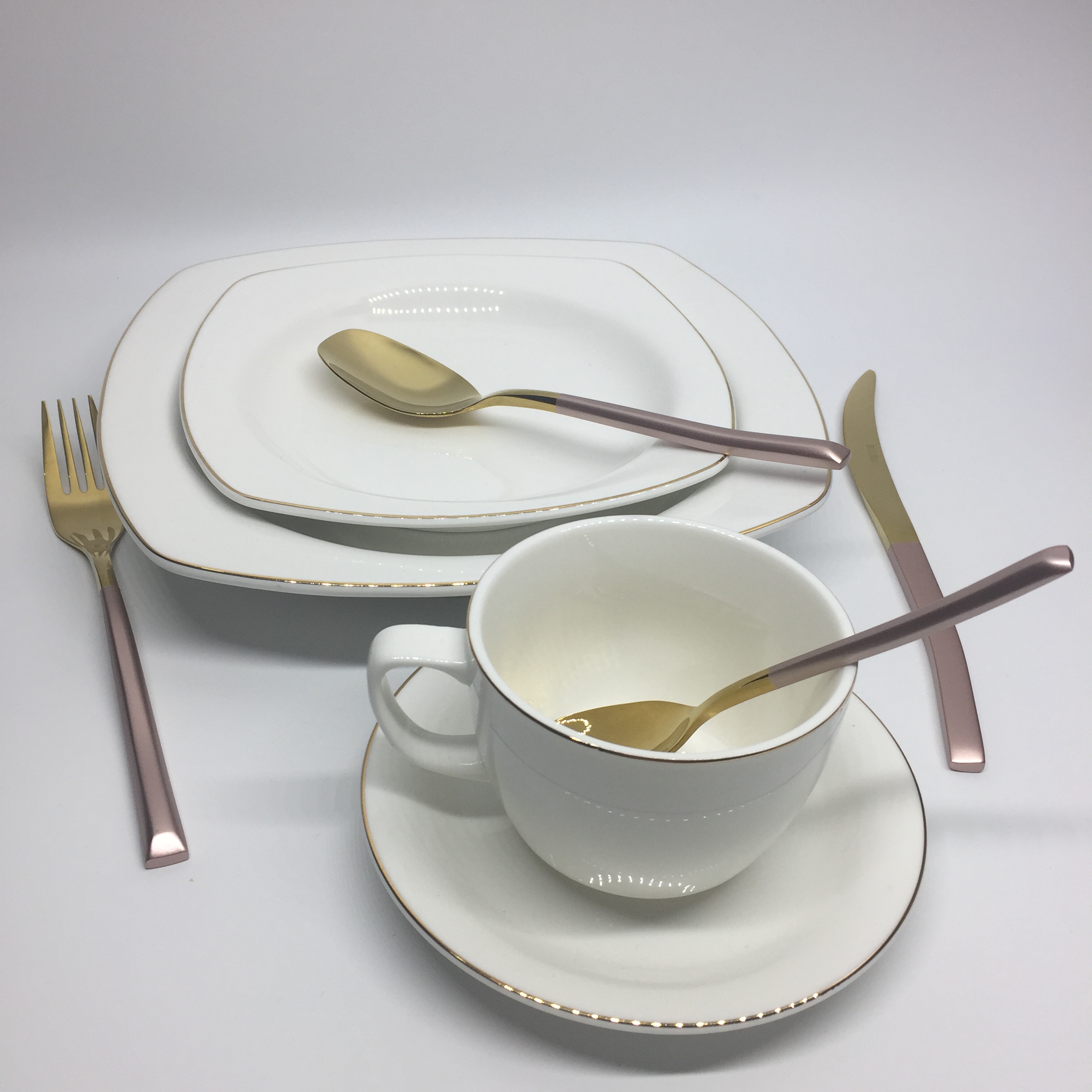 वेडिंग गोल्ड रिम सिरेमिक डिनर प्लेट्स चार्जर प्लेट्स बीडेड शैंपेन वाइन ग्लास कप 11