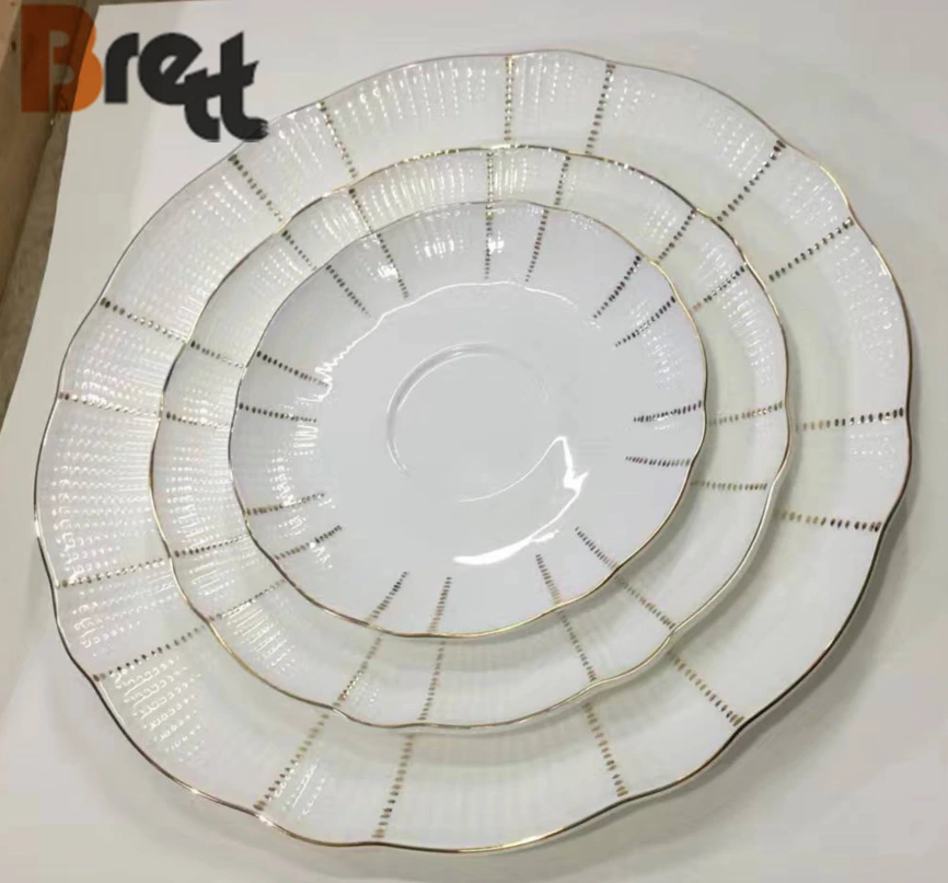 Chinabrett -Hotel Poute Dinder Plates For Weddingsのゴールドチェンジャープレートゴールドリム磁器ディナーウェア 1