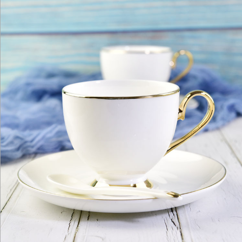 Королевский роскошный золотой края кости Китай Свадебная свадьба Фарфоровая кофейная чашка и набор блюдца1 16