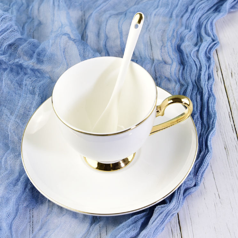 Королевский роскошный золотой края кости Китай Свадебная свадьба Фарфоровая кофейная чашка и набор блюдца1 12