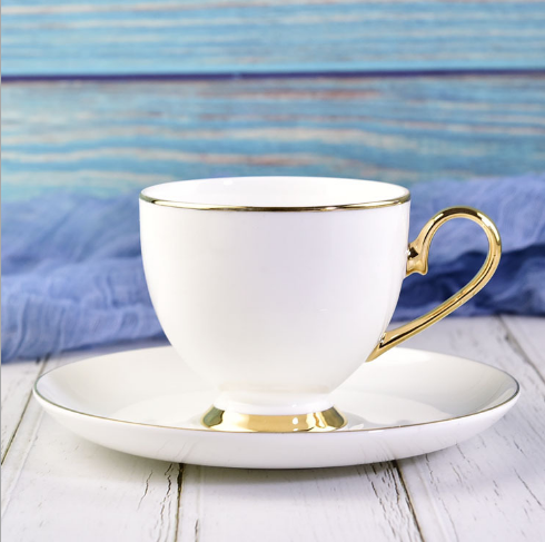 Королевский роскошный золотой края кости Китай Свадебная свадьба Фарфоровая кофейная чашка и набор блюдца1 10