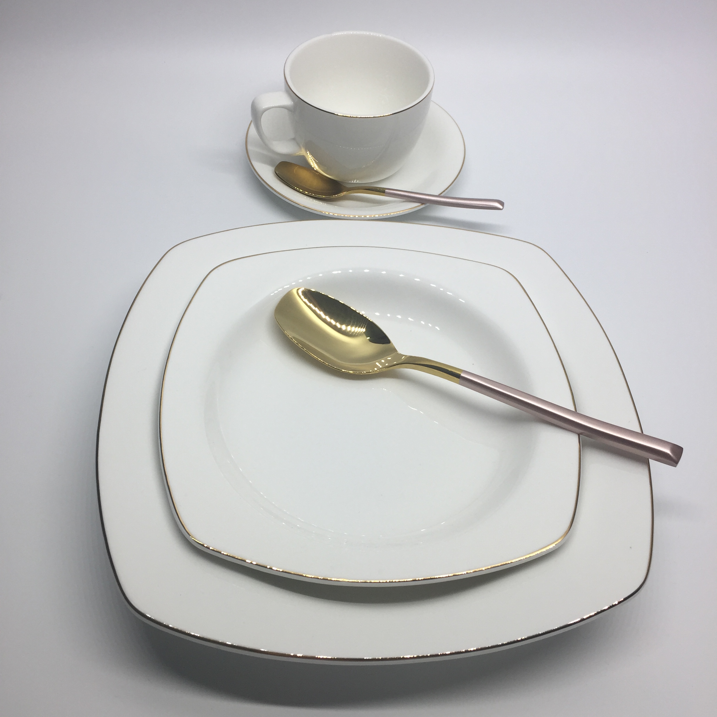 Guangzhou Provizanto Geedziĝa Flatware Cutlery Set Gold 16