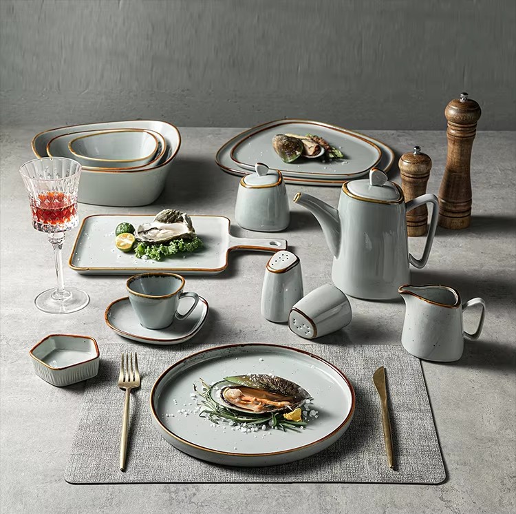 Enkonduko al Hotela Vespermanĝa Krakaĵo Agordita Logo Platos Speckle Porcelana Ceramika Servanta Vespermanĝa Aro Chinabrett 14