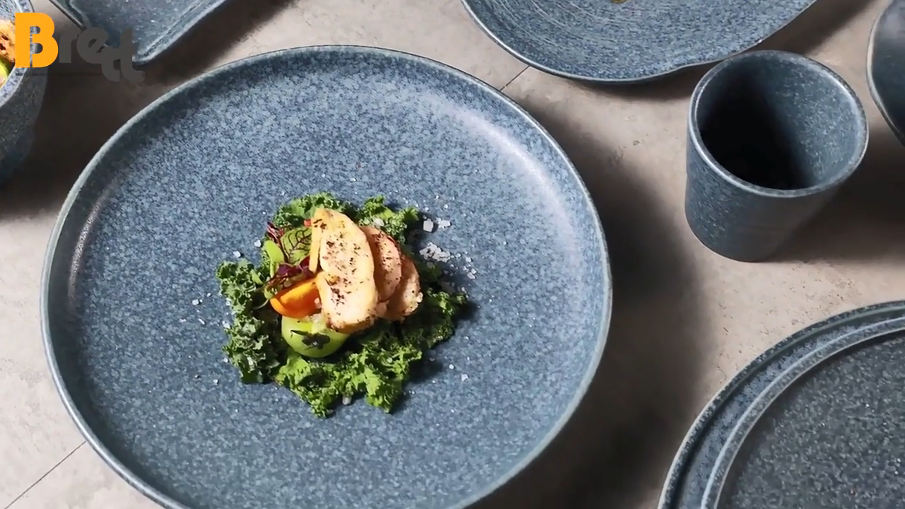 Japana Vespermanĝo, Bluaj Porcelanaj Vespermanĝoj 2