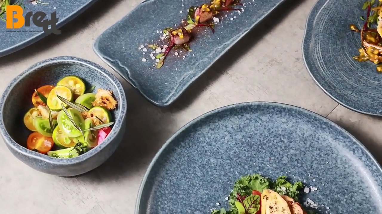 Japana Vespermanĝo, Bluaj Porcelanaj Vespermanĝoj 1