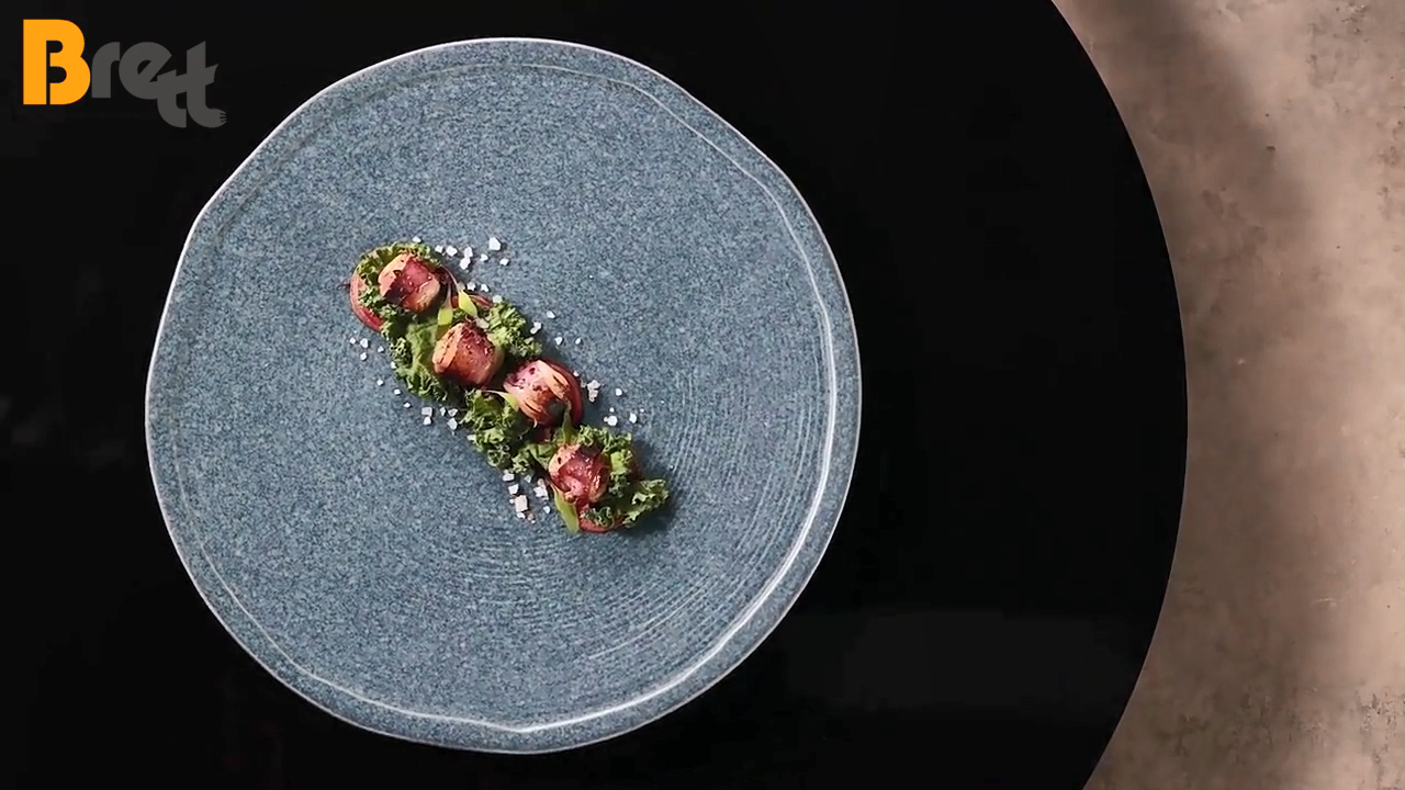 Japana Vespermanĝo, Bluaj Porcelanaj Vespermanĝoj 3