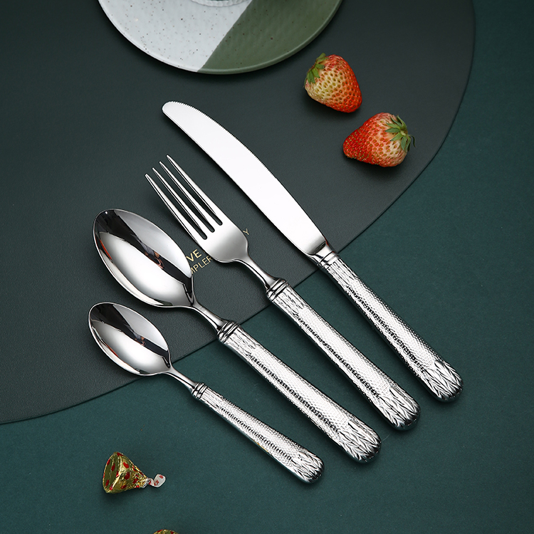 Brett Tableware Hollow Handle 4 Piece Neoksidebla Ŝtalo Luksa Arĝenta Arĝenta Moderna Reĝa Luksa Geedziĝo 4