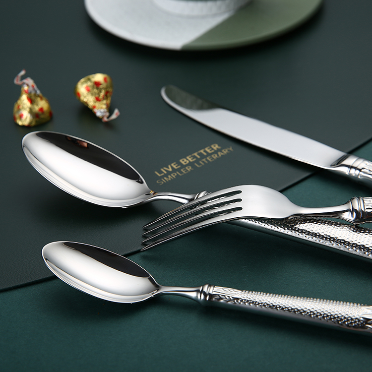 Brett Tableware Hollow Handle 4 Piece Neoksidebla Ŝtalo Luksa Arĝenta Arĝenta Moderna Reĝa Luksa Geedziĝo 3