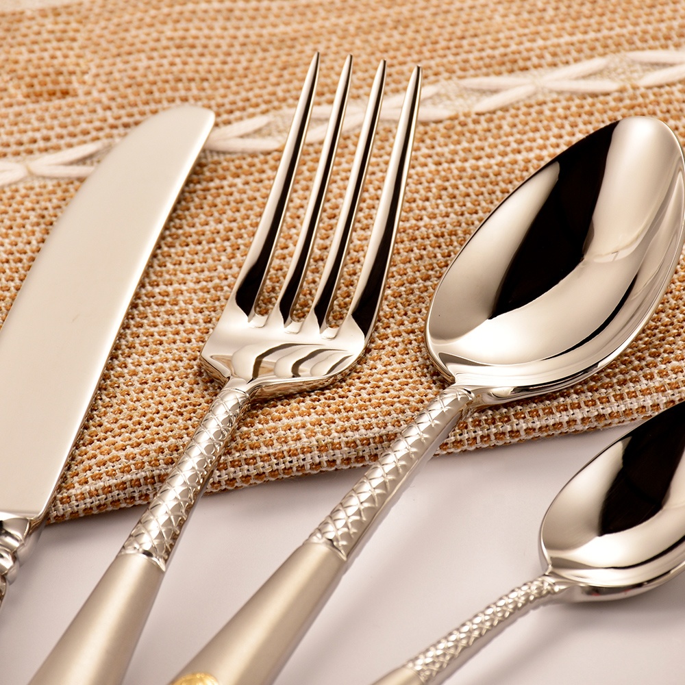 Luksa tablotablo 24k ora tegita hotelo neoksidebla ŝtalo platware 24 pcs cutlery aro por geedziĝo kun donackesto 2