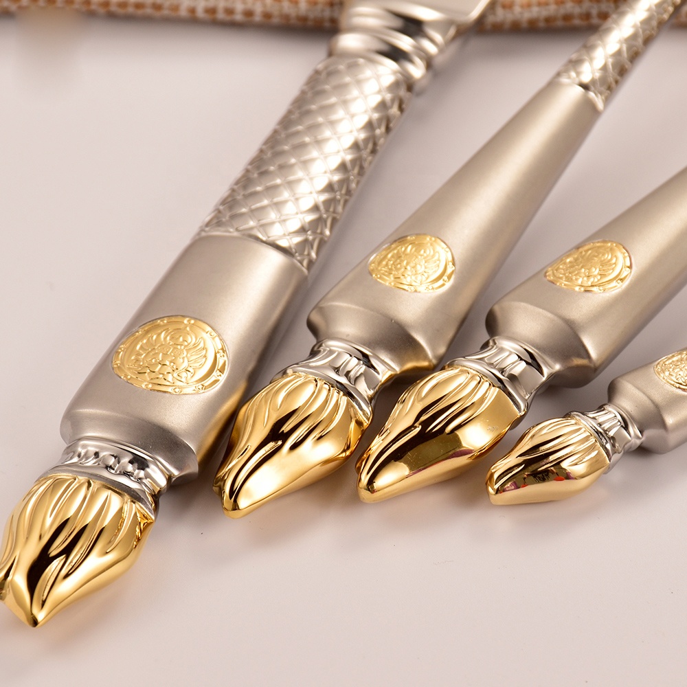 Luksa tablotablo 24k ora tegita hotelo neoksidebla ŝtalo platware 24 pcs cutlery aro por geedziĝo kun donackesto 3