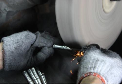 Fabriko pogranda platware unika dezajno forĝante sesangulan neoksideblan hotelan hotelan restoracion tranĉilon starigis rozon oro nigra 2