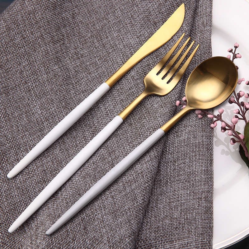 Altkvalita Okcidenta Stila Manĝaĵa Tabla Vespermanĝa Servo Modo Kukaj tranĉiloj kaj forkoj 4