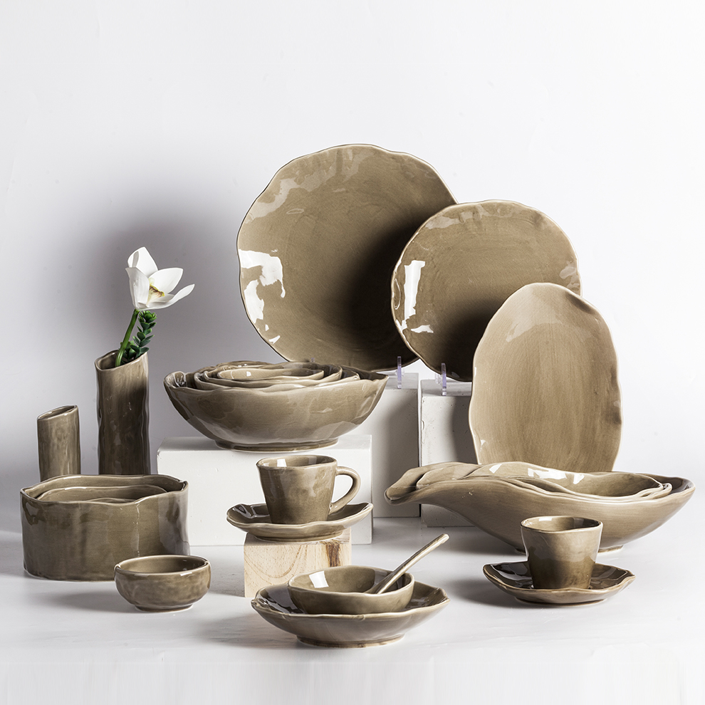 Brett Factory Kiln Ŝanĝanta Krea Promocio Ornamita Rustika Glazed Mikroonda Sekura Bulk -Formo Malregula Ĉinaro 6