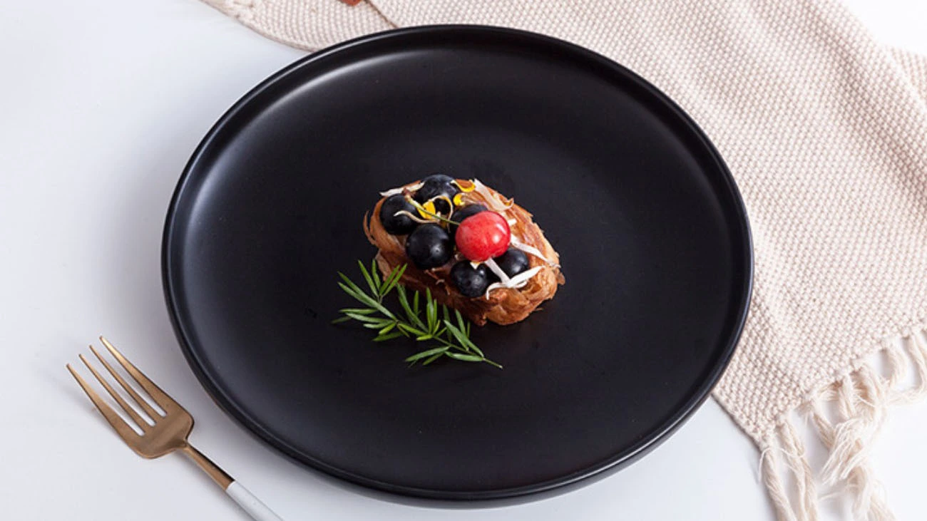 信頼できるメーカー新しいデザインブラックセラミックディナープレートレストラン食器磁器の食器 1