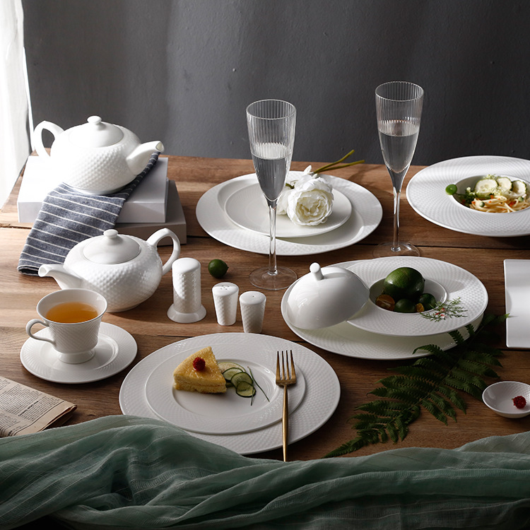 Golfa Dezajno Porcelana Vespermanĝo Fiksita Spaghetti Salata Bovlo Restoracio Kroko Fiksita Pura Blanka Kafo -Pokalo kaj Saŭco 1