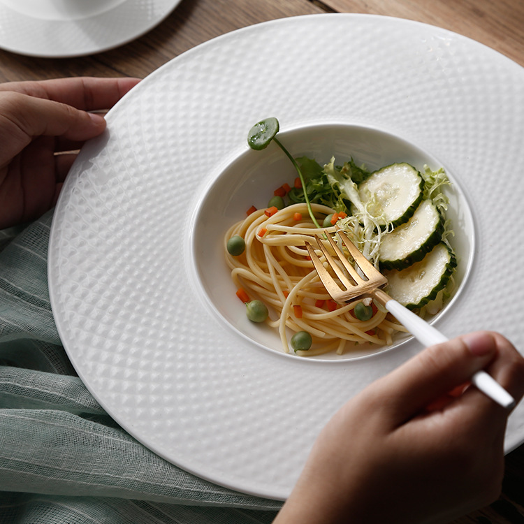 Golfa Dezajno Porcelana Vespermanĝo Fiksita Spaghetti Salata Bovlo Restoracio Kroko Fiksita Pura Blanka Kafo -Pokalo kaj Saŭco 4