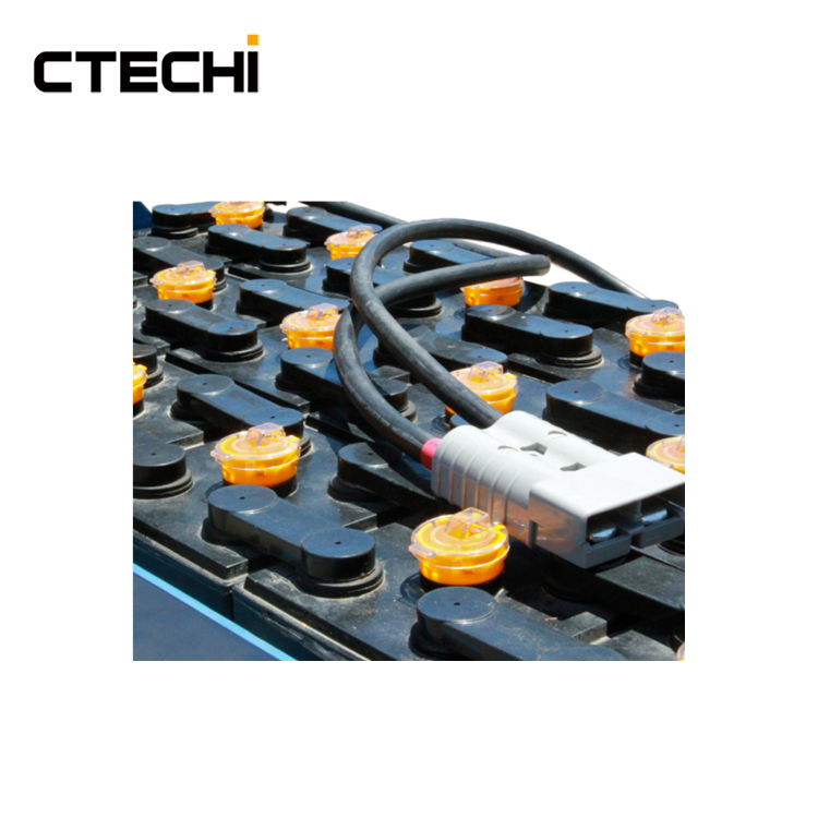 24 V 36 V 48 V Lithium Ion-Gabelbatterien 500AH-800AH Schnellladung 2