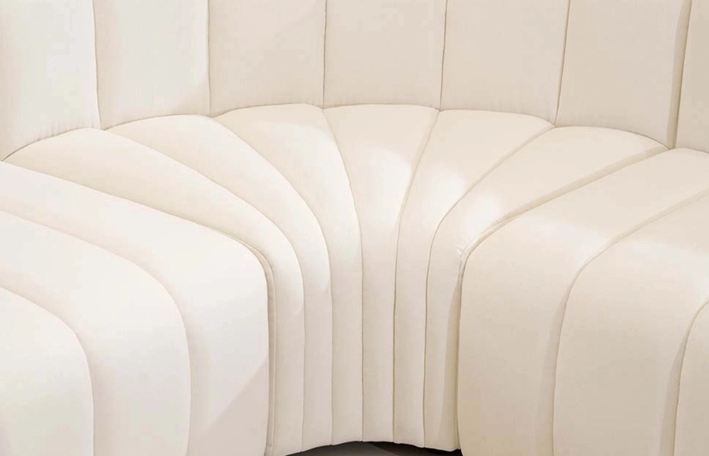 Divano componibile a forma di L imbottito modulare minimalista per esterni con pouf M070 1